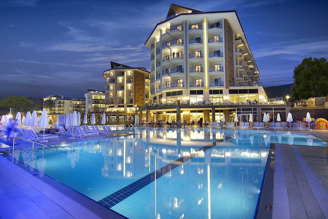 Отели в кушадасы турция. Ramada Resort by Wyndham Kusadasi Golf. Ramada Resort by Wyndham Kusadasi Golf 5 Кушадасы. Ramada Hotel Kusadasi. Рамада Резорт Турция.